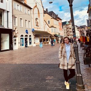 Meet your Posher, Madeleine